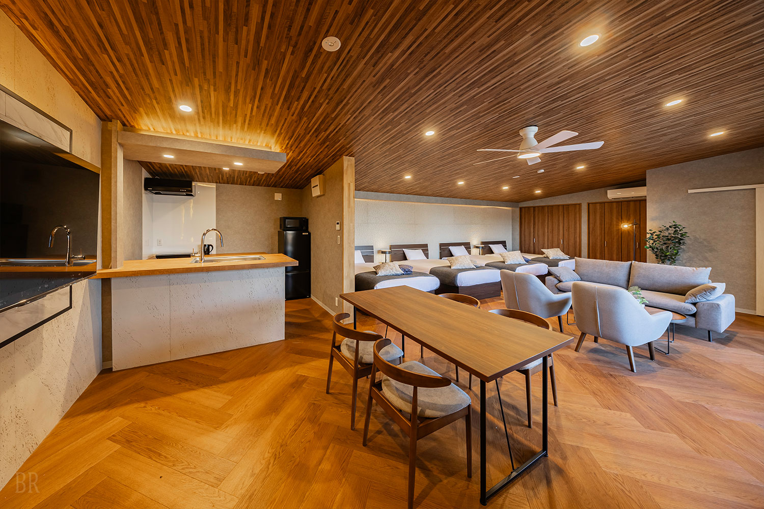 ヴィラA ダイニングとキッチン